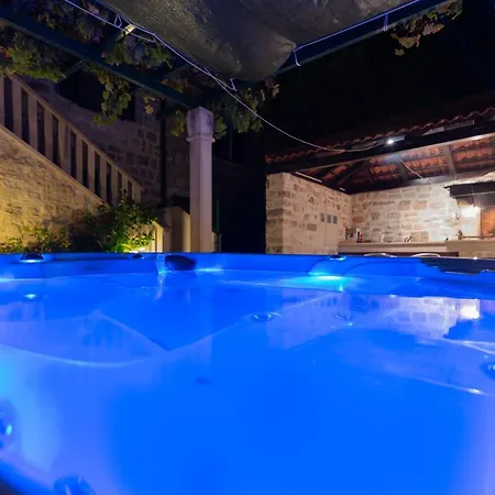 Apartament Seafront Vacation 5 Meters From Beach & Sea With Jacuzzi *