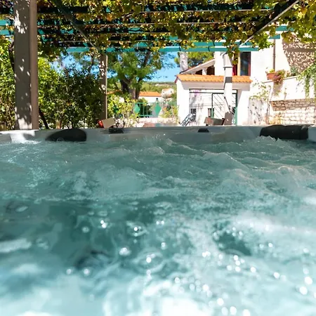 Seafront Vacation 5 Meters From Beach & Sea With Jacuzzi * Sumartin