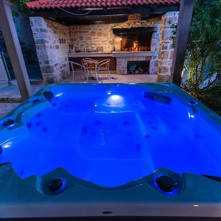 Apartament Seafront Vacation 5 Meters From Beach & Sea With Jacuzzi *