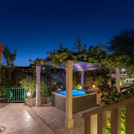 Seafront Vacation 5 Meters From Beach & Sea With Jacuzzi *