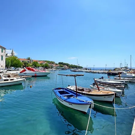 Apartament Seafront Vacation 5 Meters From Beach & Sea With Jacuzzi Sumartin
