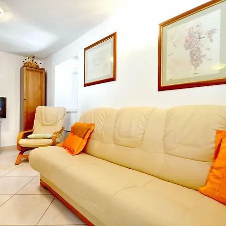 Seafront Vacation 5 Meters From Beach & Sea With Jacuzzi Apartament *