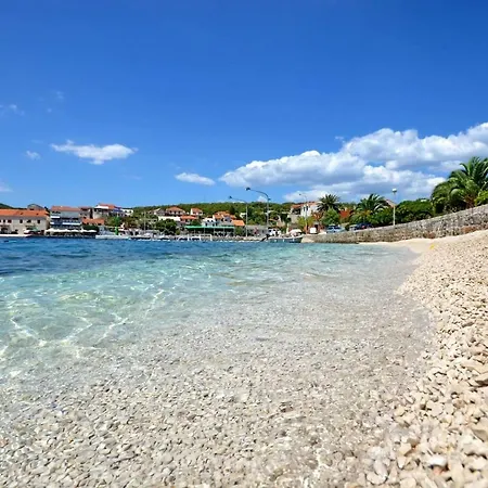 Seafront Vacation 5 Meters From Beach & Sea With Jacuzzi Apartament Sumartin