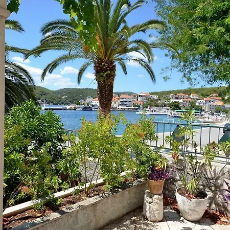 Seafront Vacation 5 Meters From Beach & Sea With Jacuzzi * Sumartin