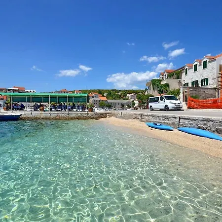 Seafront Vacation 5 Meters From Beach & Sea With Jacuzzi *