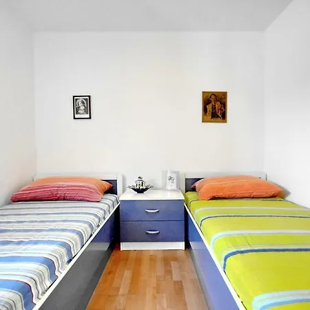 Seafront Vacation 5 Meters From Beach & Sea With Jacuzzi Apartament *
