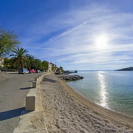 Seafront Vacation 5 Meters From Beach & Sea With Jacuzzi