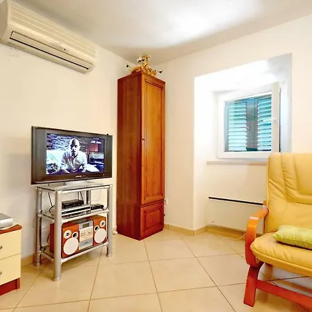 Apartament Seafront Vacation 5 Meters From Beach & Sea With Jacuzzi
