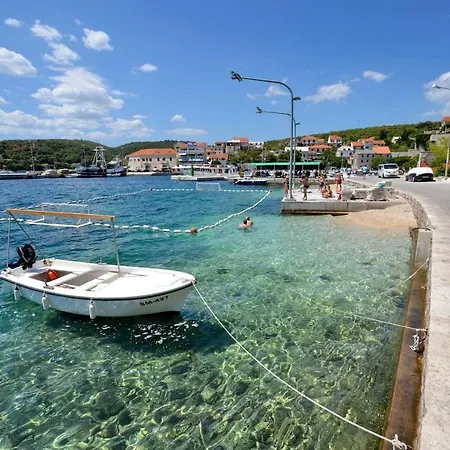 Seafront Vacation 5 Meters From Beach & Sea With Jacuzzi